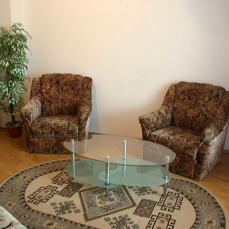 Salonul Rosu Apartman Bákó Kültér fotó