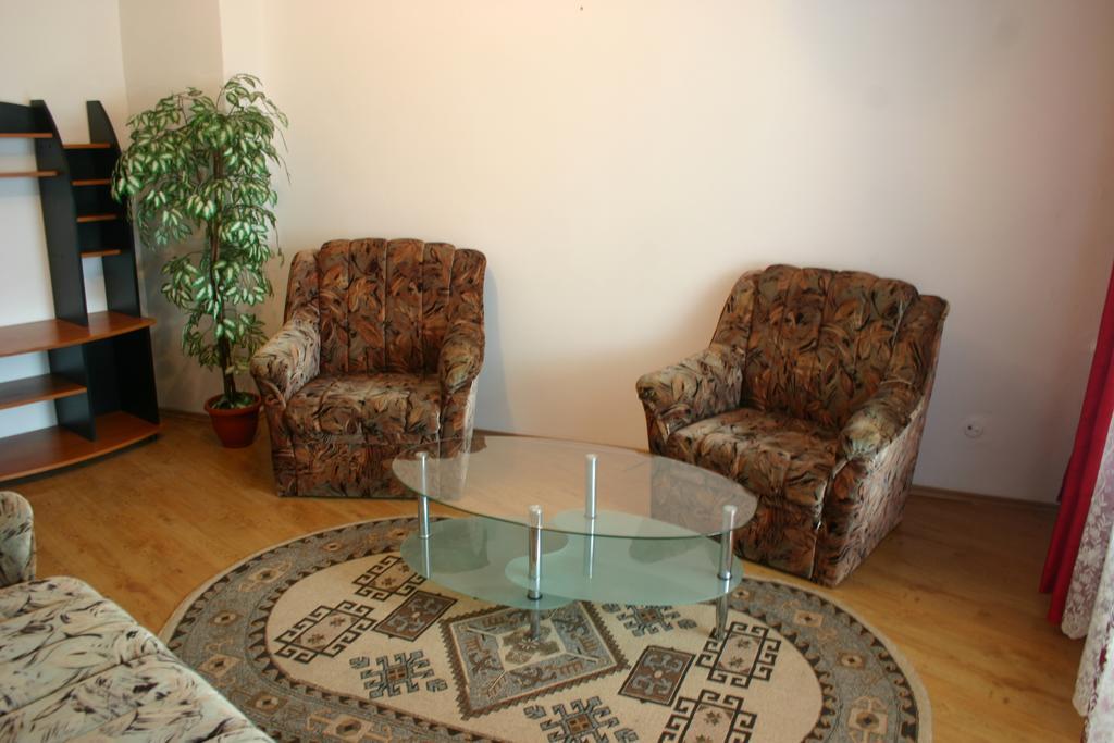 Salonul Rosu Apartman Bákó Kültér fotó